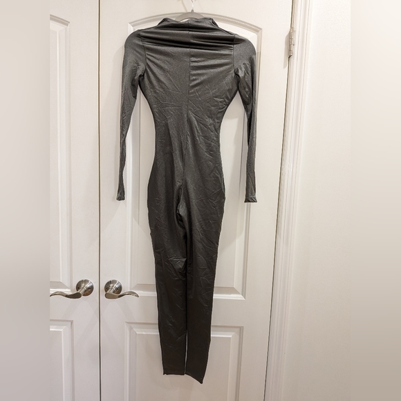 1. NWT SKIMS ALL-IN-ONE SHINE MOCK NECK ONESIE IN GUNMETAL - Picture 3 of 4